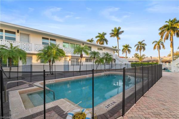 Aqualane Manor At Aqualane Shores, 320 S 14th Ave #320C, Naples, Florida 34102, image 3