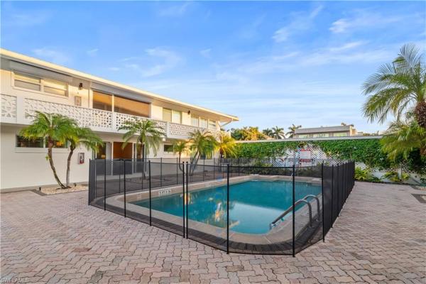 Aqualane Manor At Aqualane Shores, 320 S 14th Ave #320C, Naples, Florida 34102, image 2