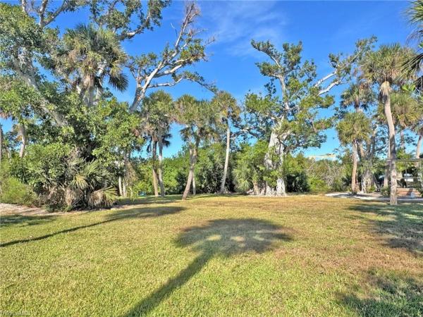 Sanibel Shores, 1220 Junonia St #B1, Sanibel, Florida 33957, image 2