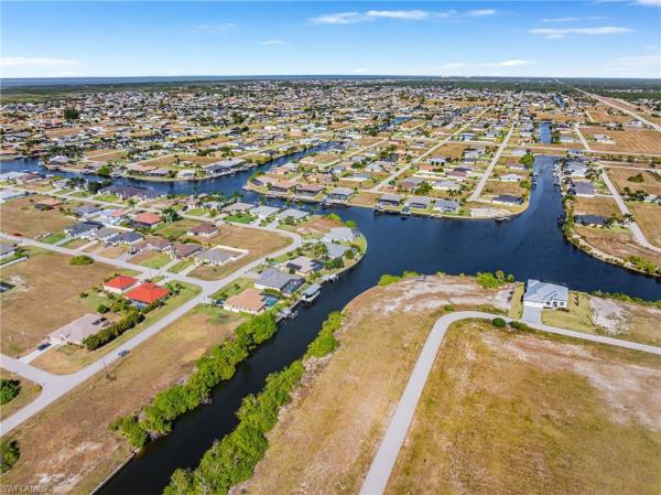 Cape Coral, 913 33rd Pl, Cape Coral, Florida 33993, image 2