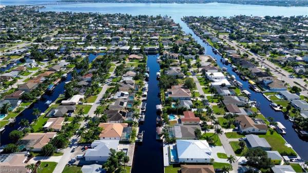 Cape Coral, 818 Montclaire Ct, Cape Coral, Florida 33904, image 1