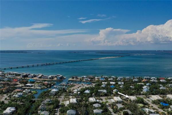 Captains Walk, 601 Periwinkle Way #D5, Sanibel, Florida 33957, image 2