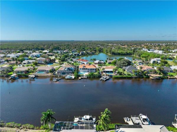 Island Park Woodlands, 17539 Boat Club Dr, Fort Myers, Florida 33908, image 2