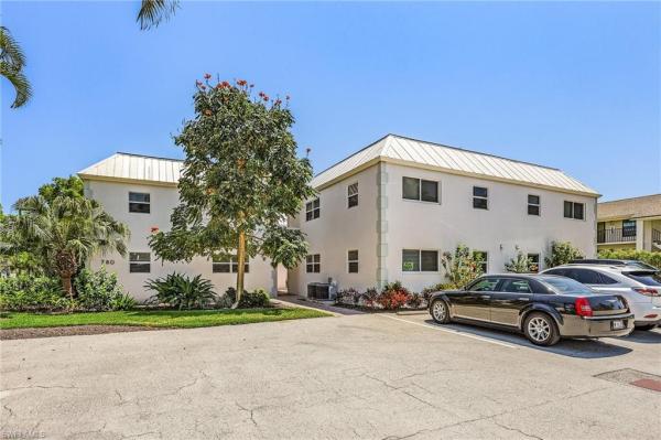 Twin Palms At Olde Naples, 780 S 10th Ave #4, Naples, Florida 34102, image 3