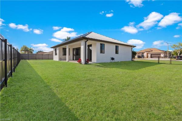 Lehigh Acres, 24 S Crestwood Cir, Lehigh Acres, Florida 33936, image 3