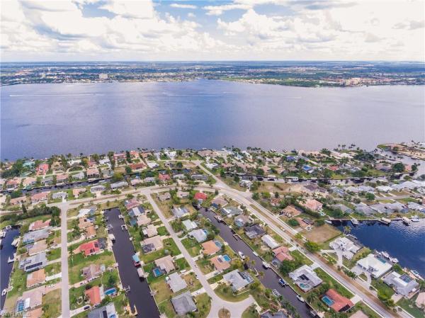 Cape Coral, 1424 Windsor Ct, Cape Coral, Florida 33904, image 2