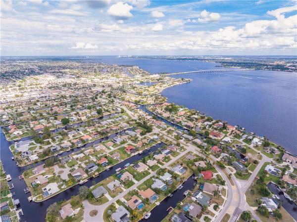 Cape Coral, 1424 Windsor Ct, Cape Coral, Florida 33904, image 1