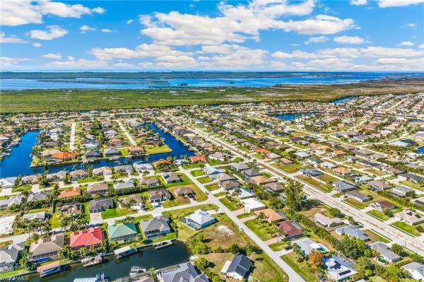 Cape Coral Residential, 2633 SW 32nd Ln, Cape Coral, Florida 33914, image 1