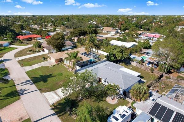 Fort Myers Villas, 2413 Woodland Cir, Fort Myers, Florida 33907, image 2