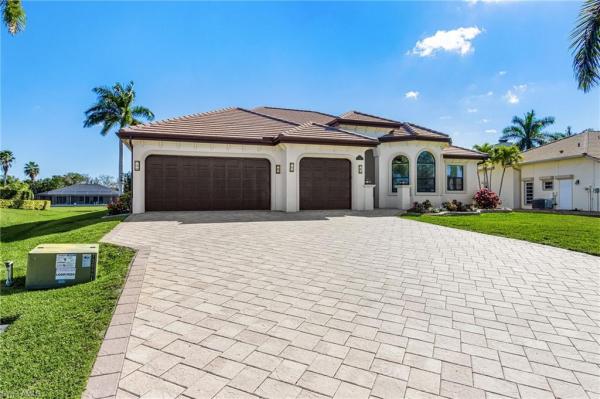 Royal Tee Country Club Estates, 11781 Lady Anne Cir, Cape Coral, Florida 33991, image 3