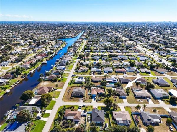 Cape Coral Residential, 920 SE 17th Ter, Cape Coral, Florida 33990, image 2