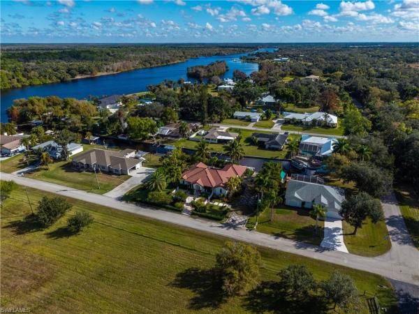 Alva Residential, 1971 Mitchell Ave, Alva, Florida 33920, image 2