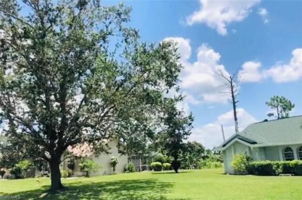 561 Foxcreek Dr, Lehigh Acres, Florida 33974, image 1