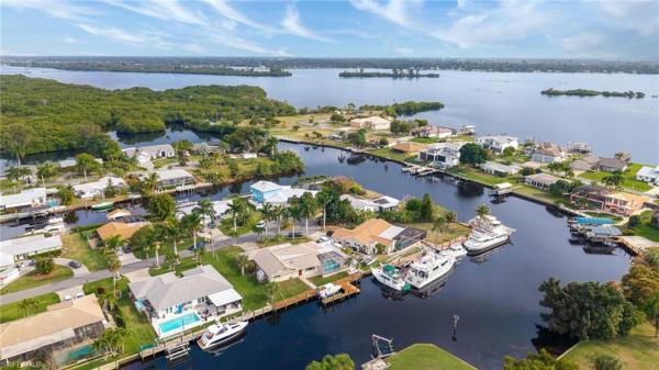 Yacht Club Colony, 2151 Cape Way, North Fort Myers, Florida 33917, image 2