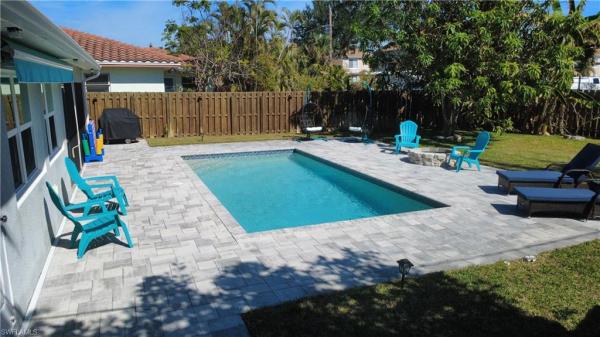560 E Valley Dr, Bonita Springs, Florida 34134, image 2