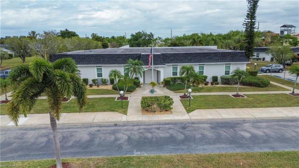 Myerlee Gardens, 6877 Sandtrap Dr, Fort Myers, Florida 33919, image 2