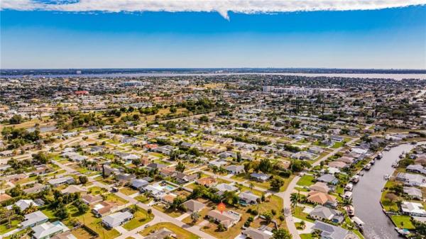 Cape Coral Residential, 208 43rd Ter, Cape Coral, Florida 33904, image 2