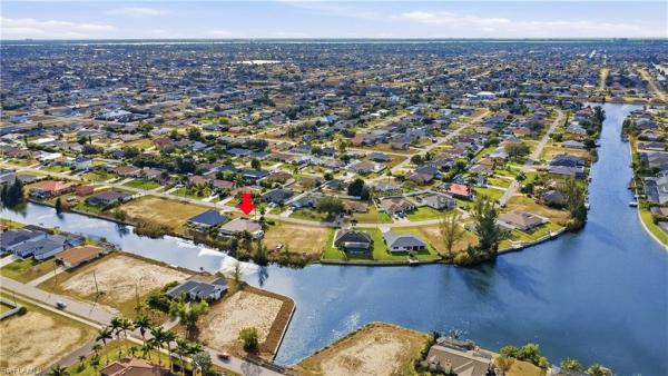 Cape Coral, 927 28th Ter, Cape Coral, Florida 33914, image 1