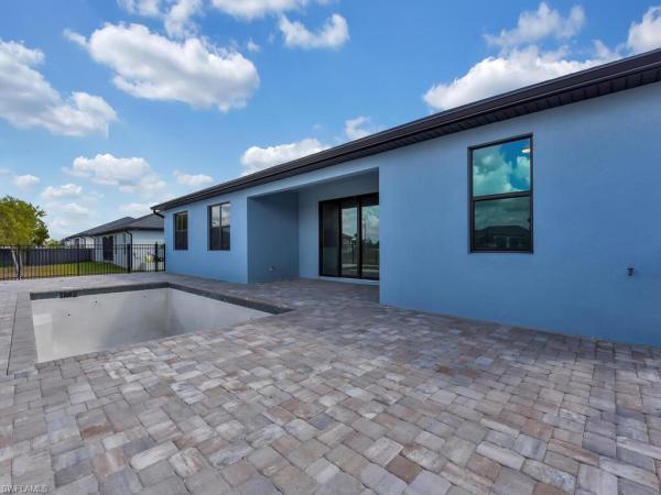 Cape Coral Residential, 4215 32nd Ln, Cape Coral, Florida 33993, image 2