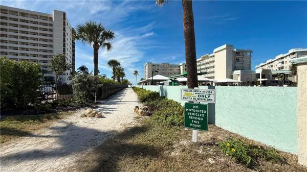 Royal Pelican Townhouse At Bay Beach, 4511 Bay Beach Ln #211, Fort Myers Beach, Florida 33931, image 3