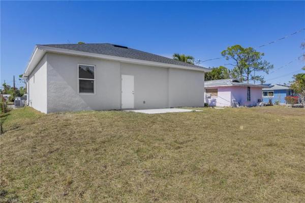 Pine Manor, 5511 Tenth Ave, Fort Myers, Florida 33907, image 2