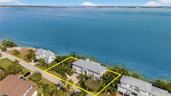Sanibel Isles, 1552 San Carlos Bay Dr, Sanibel, Florida 33957, image 2