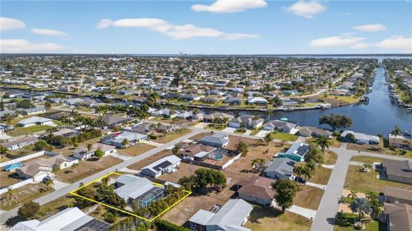 Cape Coral Residential, 916 SE 31st Ln, Cape Coral, Florida 33904, image 3