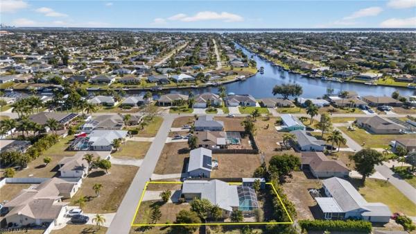 Cape Coral Residential, 916 SE 31st Ln, Cape Coral, Florida 33904, image 2
