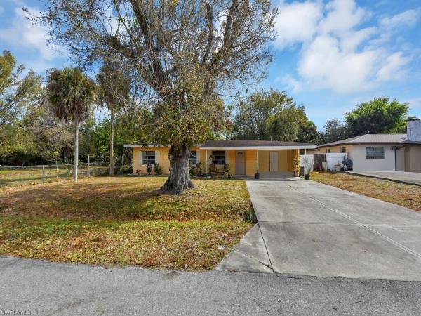 Bayshore Gardens, 2124 Gardenia Cir, North Fort Myers, Florida 33917, image 2