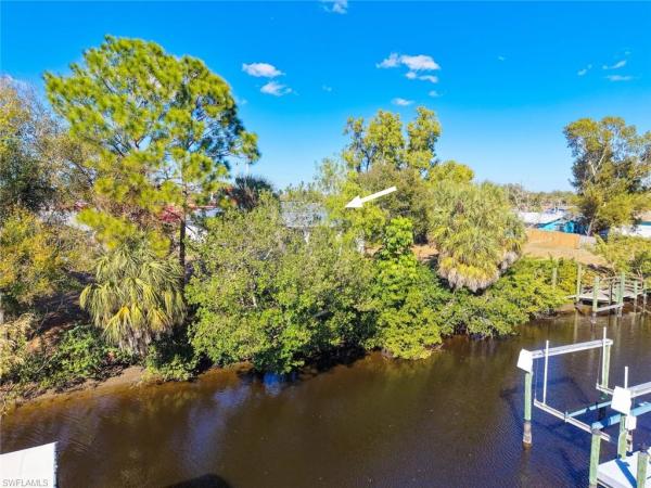 Tropic Isles, 897 Iris Dr, North Fort Myers, Florida 33903, image 2
