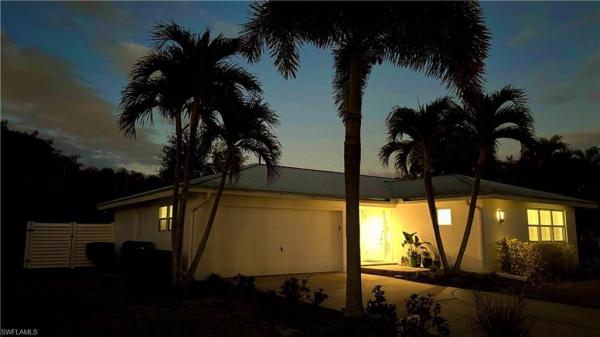 Tanglewood, 1357 Kingswood Ct, Fort Myers, Florida 33919, image 2