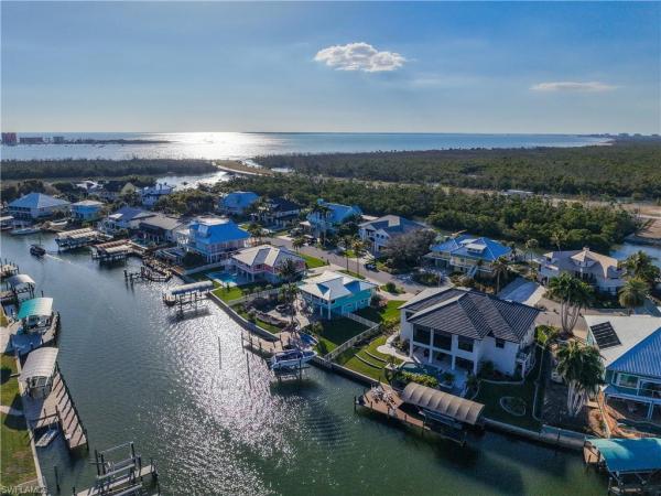 Siesta Isles, 18435 Deep Passage Ln, Fort Myers Beach, Florida 33931, image 2