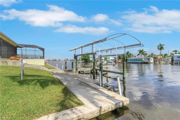 Island Harbors, 2480 Bayshore Dr, Matlacha, Florida 33993, image 1