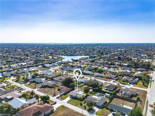Cape Coral, 910 SE 15th St, Cape Coral, Florida 33990, image 1