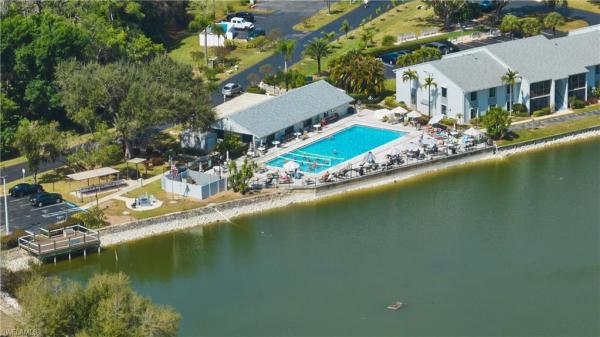 Pine Ridge Of Fort Myers Village, 9650 Green Cypress Ln #22, Fort Myers, Florida 33905, image 3