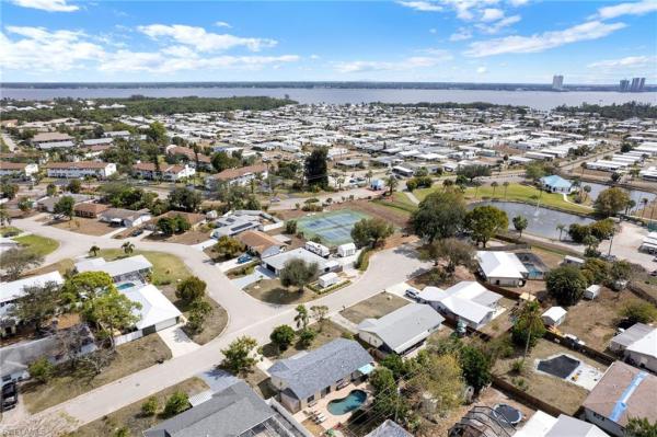 Foxmoor Pines, 1371 Torreya Cir, North Fort Myers, Florida 33917, image 3