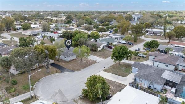 Bowling Green, 1652 Jamestown Ct, Fort Myers, Florida 33907, image 2