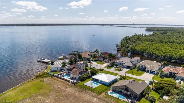Cape Coral Residential, 2367 Coral Point Dr, Cape Coral, Florida 33990, image 2