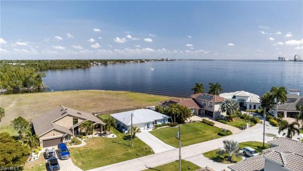 Cape Coral, 2367 Coral Point Dr, Cape Coral, Florida 33990, image 1