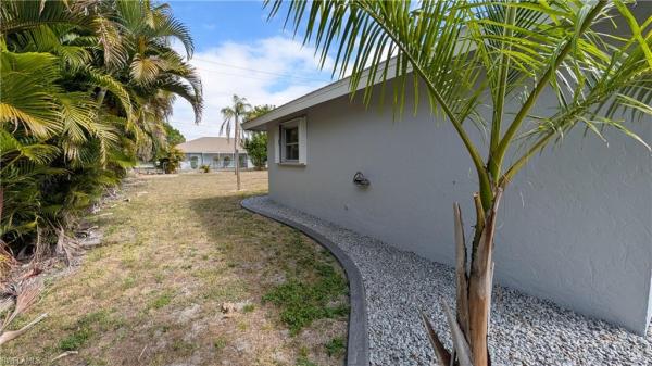 Tanglewood, 1329 Oaklawn Ct, Fort Myers, Florida 33919, image 2