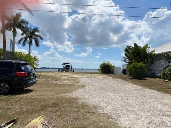 Cape Coral Residential, 657 Coral Dr, Cape Coral, Florida 33904, image 1