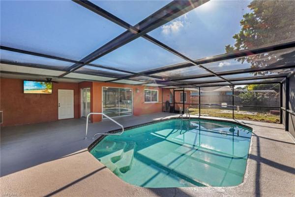 Foxmoor Pines, 1391 Sourwood Ct, North Fort Myers, Florida 33917, image 3