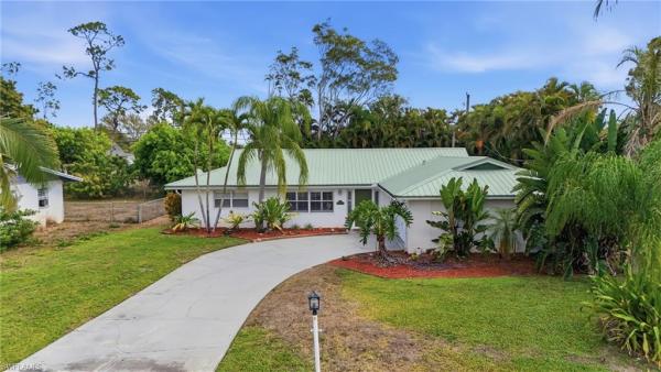Fort Myers Villas, 8948 Crest Ln, Fort Myers, Florida 33907, image 2