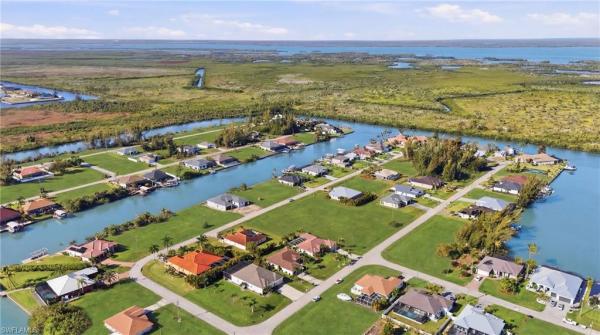 Cape Coral Residential, 4222 22nd St, Cape Coral, Florida 33993, image 2