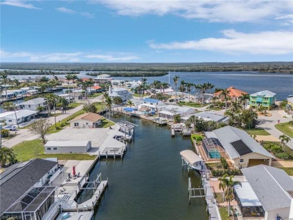 Island Harbors, 2859 Cheryl St, Matlacha, Florida 33993, image 2