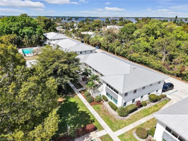 Seminole Garden Apartments, 431 Van Buren St #C6, Fort Myers, Florida 33916, image 2