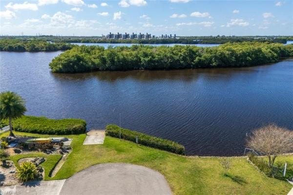 North Fort Myers No HOA, 17141 Carolyn Ln, North Fort Myers, Florida 33917, image 2