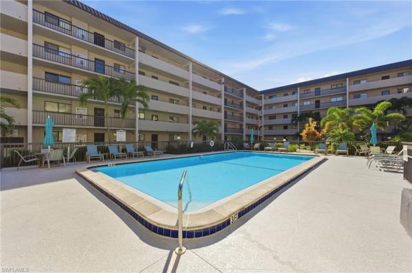 Centre Court, 2121 Collier Ave #102, Fort Myers, Florida 33901, image 1