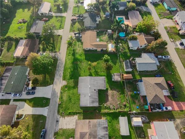 Kline Manor, 48 Victoria Dr, North Fort Myers, Florida 33917, image 3