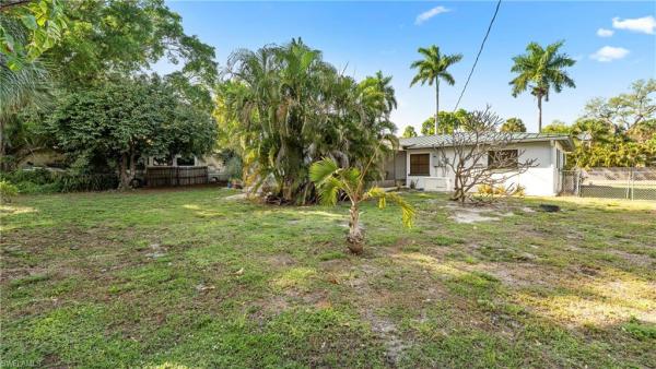 1320 Miracle Ln, Fort Myers, Florida 33901, image 3